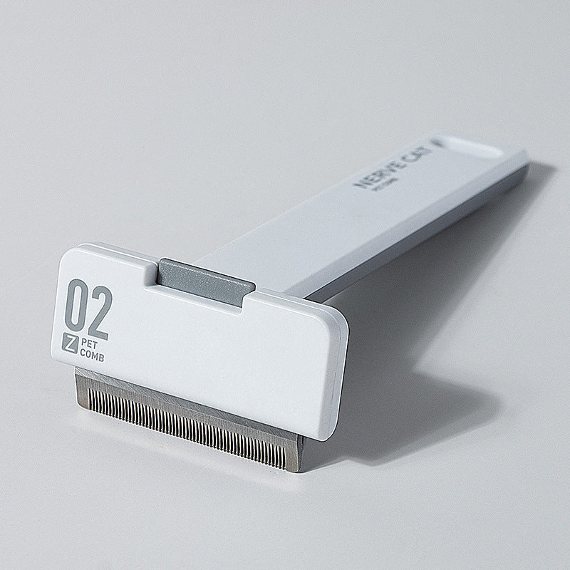 Deshedding comb straight cutter head close-up